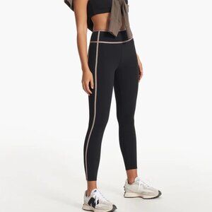 NEW: VUORI ✨ The Daily Piper Performance Legging ✨ Black and Tan ✨ Medium